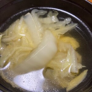 白菜だけのシンプルなコンソメスープ